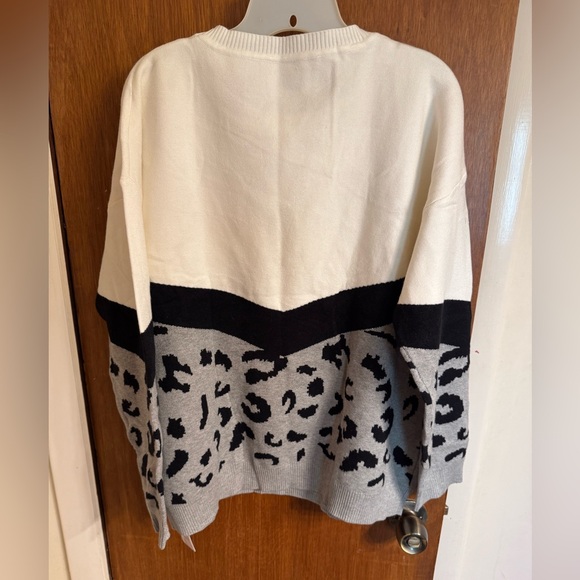 New with tags, ladies crewneck colorblock sweater size XL by prettygarden - Picture 2 of 10